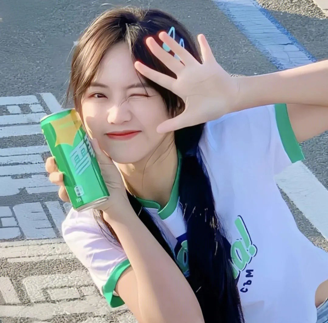 弯刀划破红玫瑰